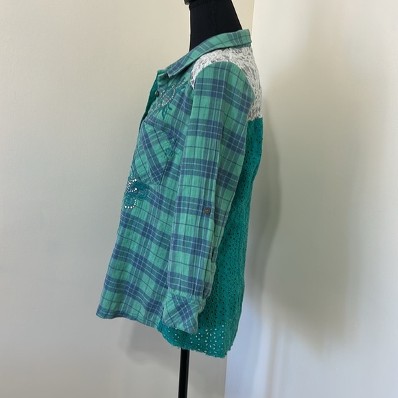 Miss Me Embroidered Flannel Button Down Shirt. Ladies Medium. - Picture 2 of 13